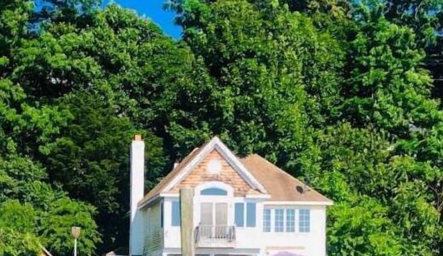 Waterfront Getaway Beach House Wow Sunsets Chill! Walk to Village
