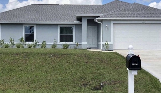 Waterfront getaway for couples, adult families very peaceful quiet area on canal