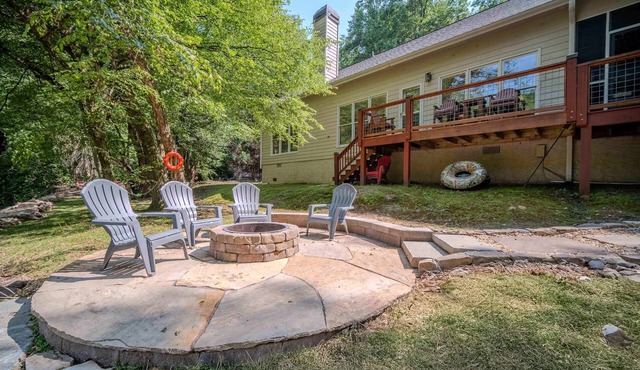 Waterfront Getaway:Hot Tub, Fire Pit, Near Ellijay