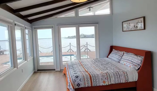 Waterfront Getaway Just 40 Min from Manhattan!