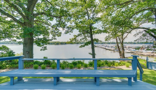 Waterfront Getaway on Sodus Bay: Prime Location!