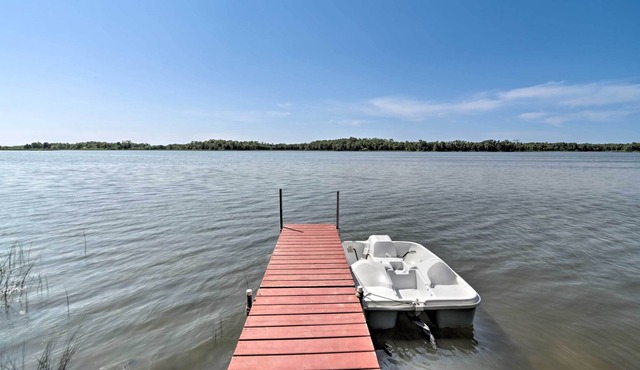 Waterfront Getaway on Erickson Lake w/ Kayaks