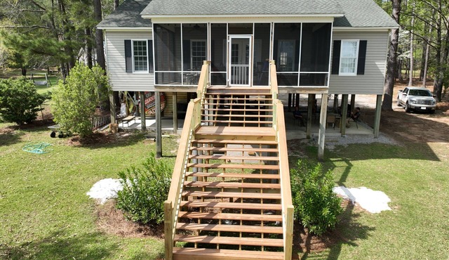 Waterfront Getaway, Relaxing and Comfortable