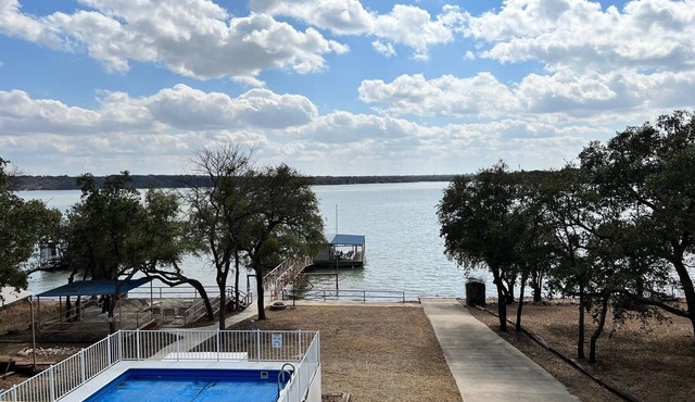 Waterfront Getaway with Pool, Privat Boat Ramp, Dock & Amazing Views