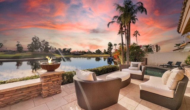 Waterfront, Golf Views, Pontoon Boat 3 King Rooms!