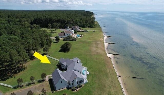 Waterfront, Gorgeous 4 BDR, 3 BA Beautiful views & sunsets