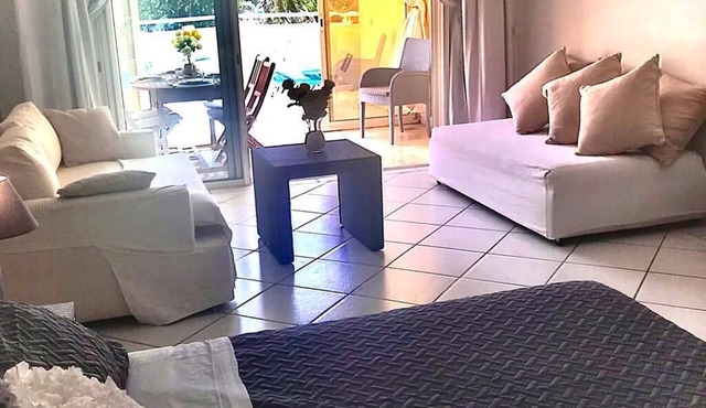 Waterfront, Grand studio- 1 min from the beach- Baie orientale