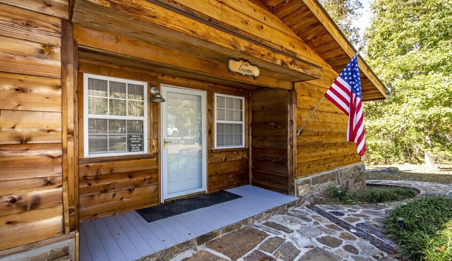 Waterfront Greers Ferry Lake Home w/Swimming Beach