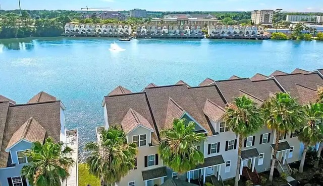 ☆Waterfront Group Retreat! 2 Homes, 8BR 10Min->Downtown & Beaches Parking☆