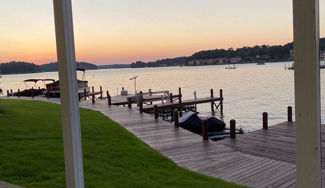 Waterfront Ground level condo on Lake Hamilton