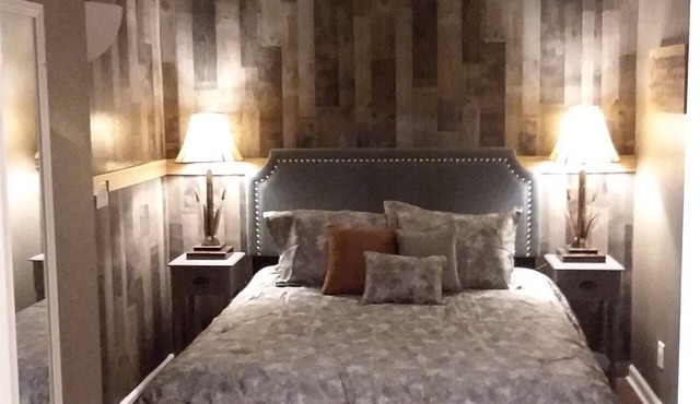 Waterfront grounds on 5 Acres, near Lakewood Ranch/Pool