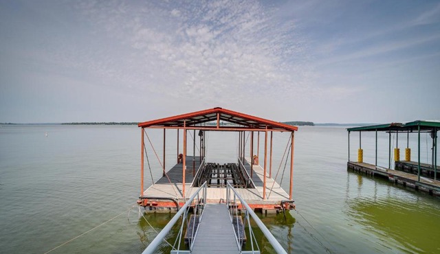 Waterfront Grove Retreat w/Dock: 'Cedar Ridge'