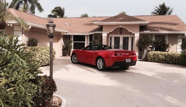 Waterfront Gulf Access Pool Home - GREAT LOCATION & FRESH REMODEL !