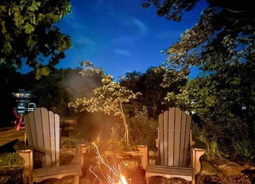 Waterfront Haliburton, All Season, Fully Equipped Cottage!