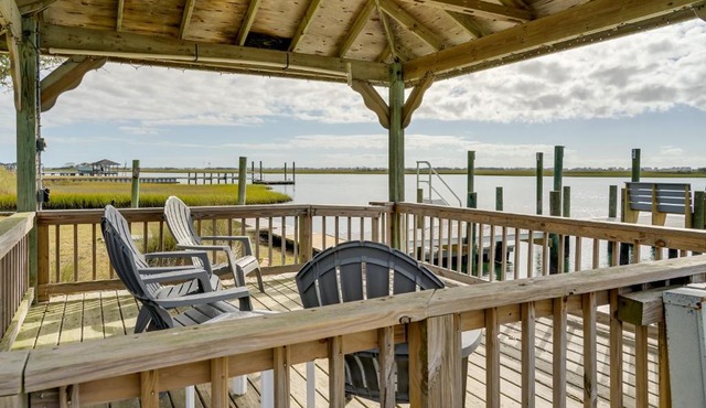 Waterfront Hampstead Home Dock and Waterway Access!