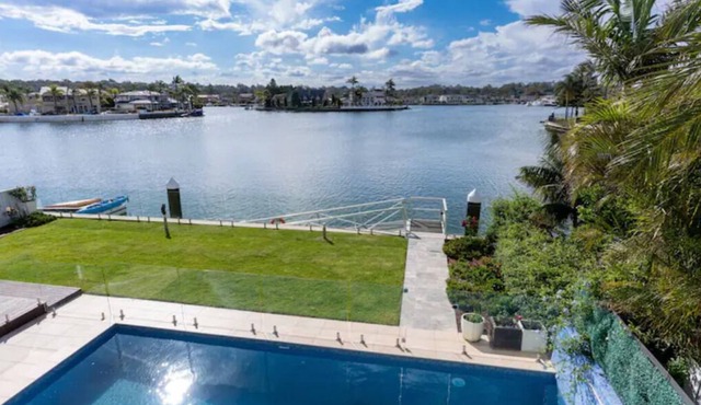 Waterfront Harmony House with heated pool and kayak