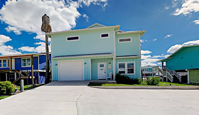 Waterfront Haven | City-By-The Sea | Dog-Friendly | Private Pool & Dock