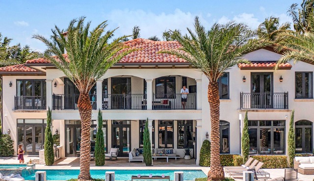 Waterfront | Heated Pool | Canal View & Access | Mimosa Key | VlLLAS