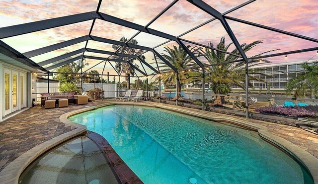 Waterfront-Heated Pool-Hottub-4bd-2BA-Paddle boat- Kayaks