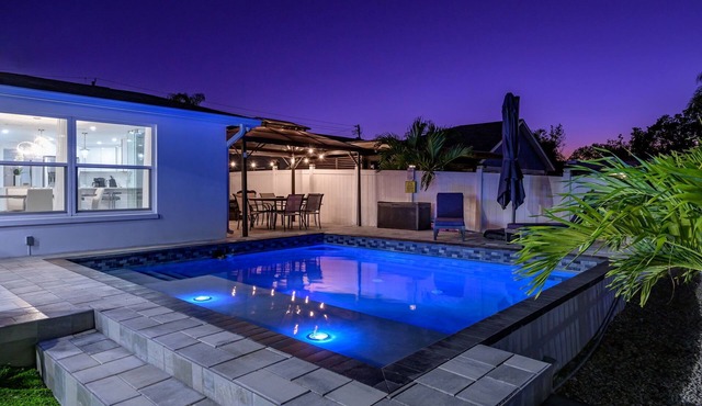 Waterfront~Heated Pool~Home Gym~Fire Pit