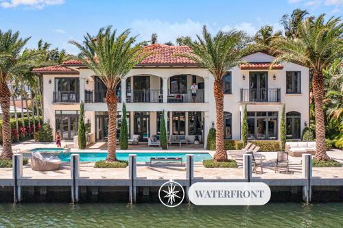 Waterfront Heated Pool Canal View Access Mimosa Key VlLLAS