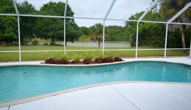 WATERFRONT, HEATED POOL, 3/2/2 single-family Rotonda West Home