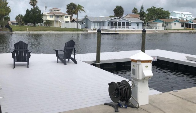 Waterfront Hernando beach house on deep water canal w/dock, fishing, kayak