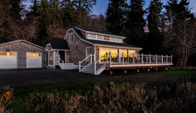 Waterfront Heron House at Baker Bay Retreat with Sauna, Pier and Large Deck
