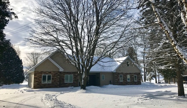 Waterfront Home 30 days or longer by Rest and Rejuvenate Inc