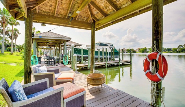 Waterfront Home 30 Mi to New Orleans w/Boat Dock