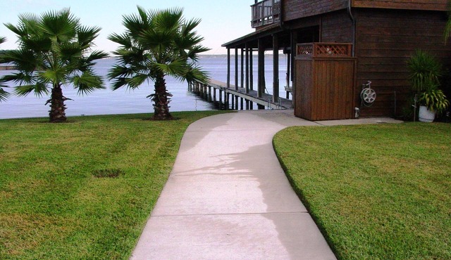 Waterfront Home - BEST VIEWS! Private Fishing Pier - walk to bars & restaurants