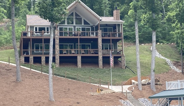 WATERFRONT Home-Big Creek- secluded cove offers the most relaxing vacation!