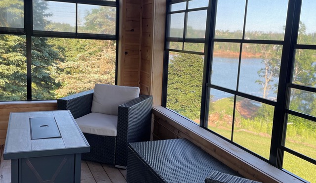 Waterfront home in the heart of Stanley Bridge