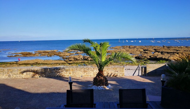 Waterfront home! Direct access to the beach from the terrace