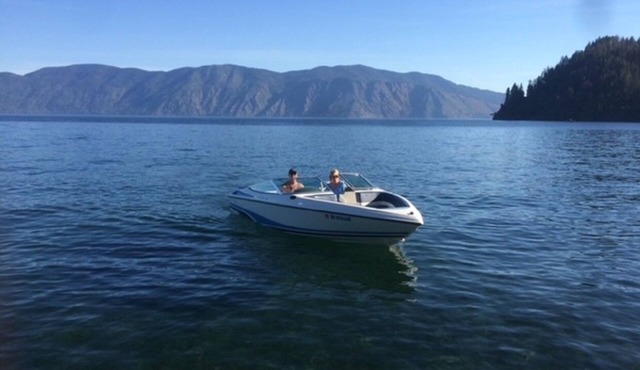 Waterfront Home-Great Boating/Fishing/Beach. Mountain Views, close to Sandpoint