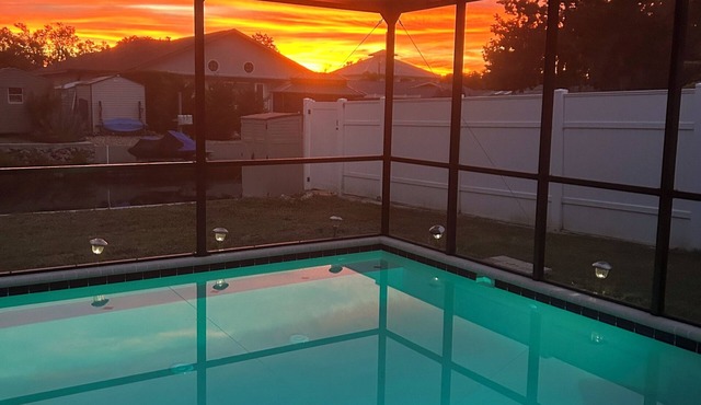 Waterfront home. Heated Pool. 3bed 2bth Manatee Capital of the World!
