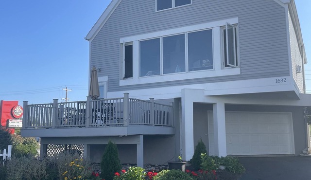 Waterfront home;heated pool & spa: walk to public beach; food, bars, live music!