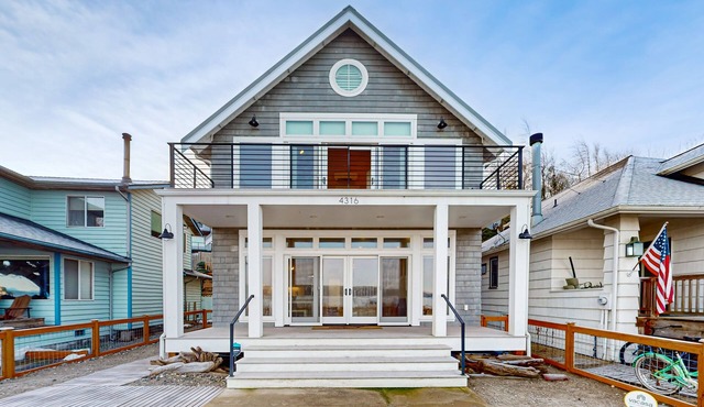 Waterfront home in Langley, peaceful, walkable community