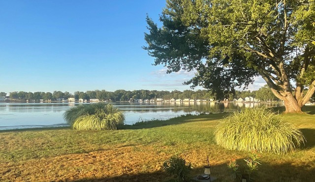 WATERFRONT home in quiet bay on Oneida Lake, Brewerton NY