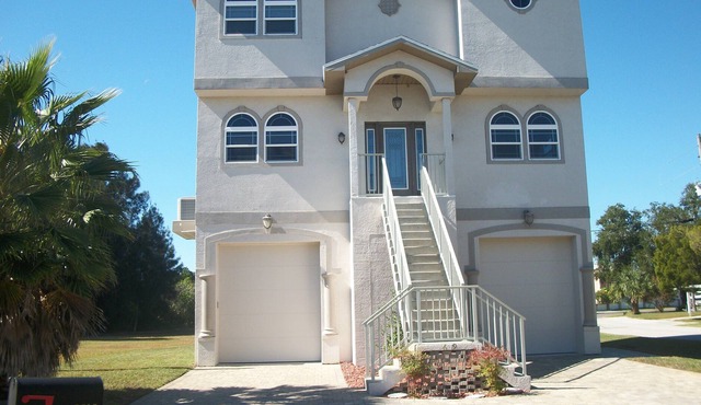 Waterfront home-newer 3 story w/ rooftop views of Gulf waters