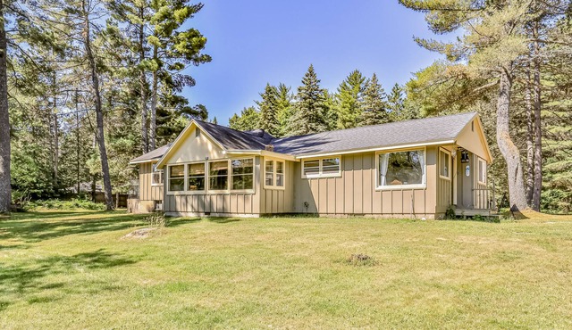 Waterfront home on Wisconsin River with dock, kayaks, canoe, firepit - 2 dogs OK