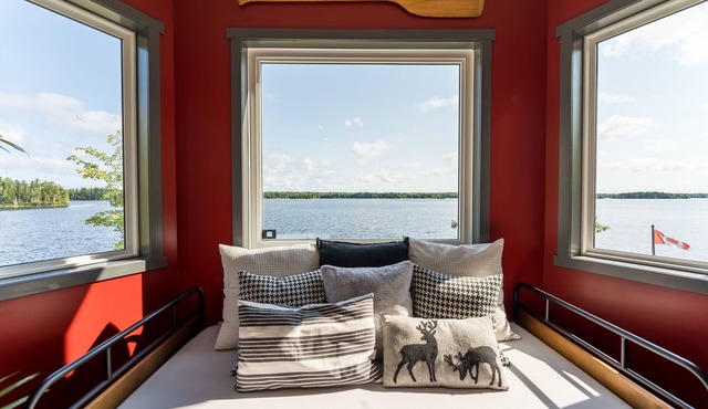 Waterfront Home on Hirtle Lake n- sleeps 6, pet friendly