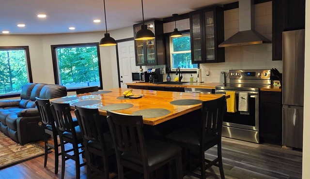 Waterfront home on Chippewa RivernNewly constructed. Sleeps 4, accom. up to 6