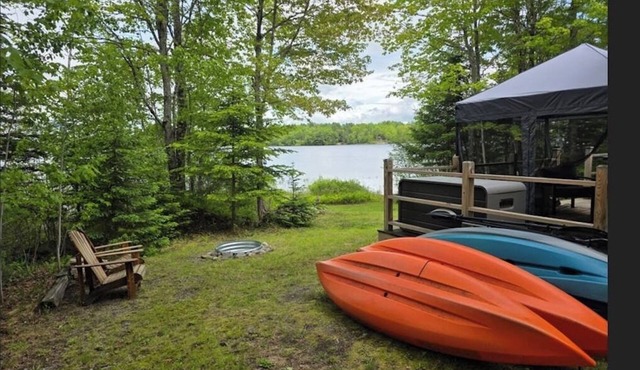 Waterfront home on Graham Lake with kayaks, bikes, firepit & fireplace