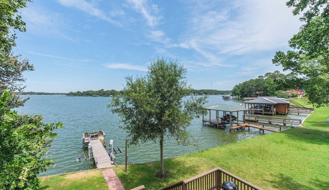 Waterfront home on Lake Livingston