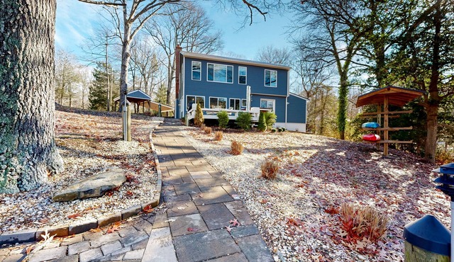 Waterfront home on Mill Creek with hot tub, dock, kayaks & gorgeous view