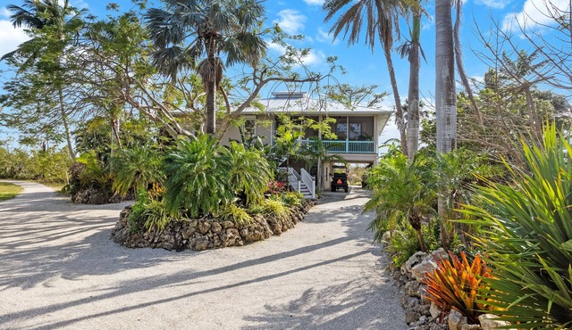 Waterfront home on Pine Island w/pool