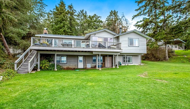 Waterfront home on Saratoga Passage with amazing view, deck & beach access