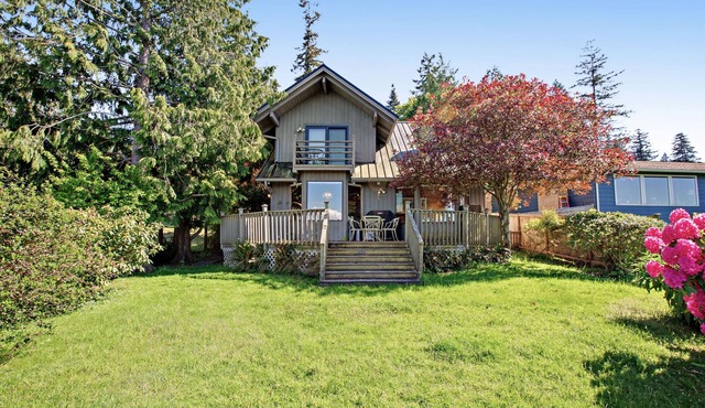 Waterfront home on Saratoga Passage with amazing view, sauna, & deck - 1 dog OK