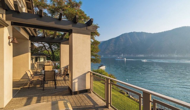 Waterfront Home on the shores of Lake Chelan at Wapato Point Resort